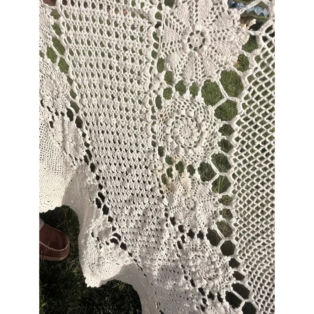 Vintage Handmade Crochet Lace Coverlet Throw Ecru Floral Roses Raised Crochet